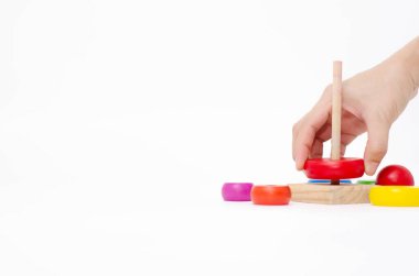 Beyaz arkaplandan izole edilmiş nesneyi kavra.