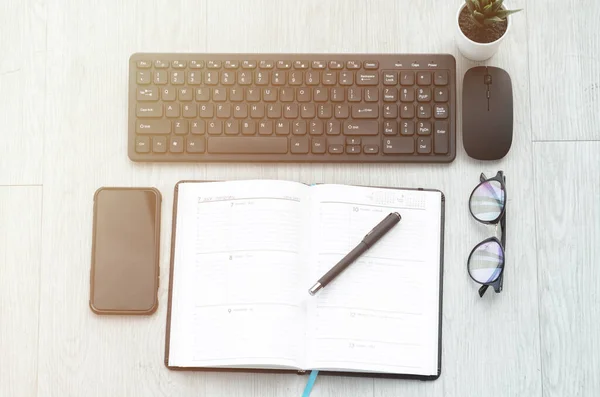 Toetsenbord Muis Zwarte Pen Tafel Geplaatst Computer Kit Het Bureau — Stockfoto