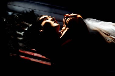 Güzel ve seksi kadınlar giysi giymez. Çıplak kadın resimleri. Nesnelere odaklanmayın. Arka plan kullanımı için bulanık görüntü