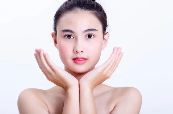 Ázsiaiak Elbűvölőek Mosolyognak Bőrük Elszigetelt Fehér Háttér Kozmetikai Koncepció Szépség — Stock Fotó