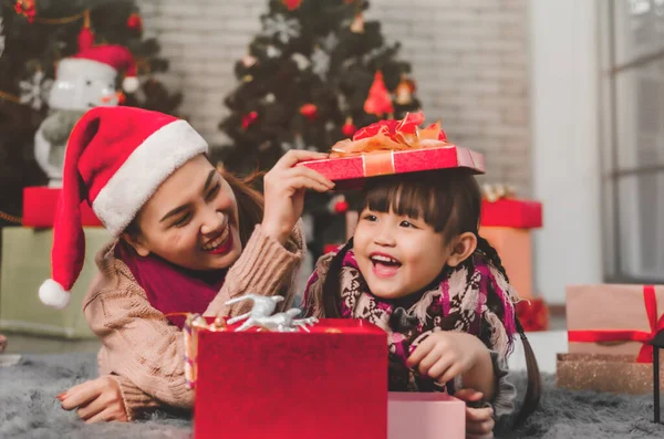 Happy Family Happy Mother Daughter Christmas Holiday Warm Weather Lecture — Stock Photo, Image