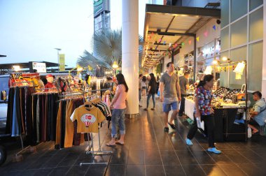 Chachoengsao Tayland-Kasım 9-12,2018 retro Pazar Tayland robinson Chachoengsao, 9-12 Kasım 2018 üzerinde turist ile