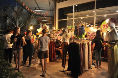 Chachoengsao Tayland-Kasım 9-12,2018 retro Pazar Tayland robinson Chachoengsao, 9-12 Kasım 2018 üzerinde turist ile