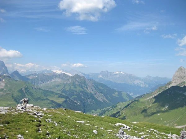 Panorama de montañas cisnes en verano — Foto de Stock