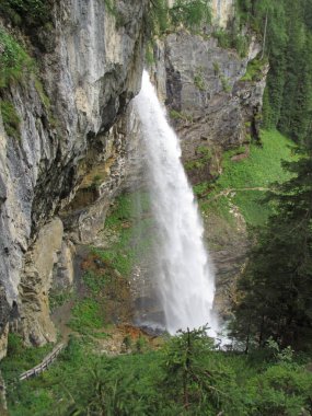 Avusturya dağlarında müthiş şelale