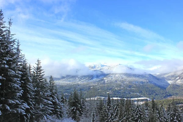 Kilátás felé a völgy Whistler — Stock Fotó