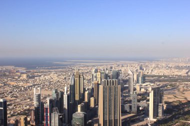Güneşli bir günde Dubai'deki gökdelenler