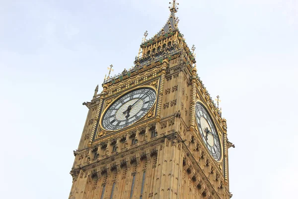 Башня с часами Биг Бен в Лондоне — стоковое фото