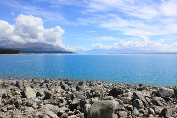 Lac vitré et bleu pukaki en Nouvelle-Zélande — Photo