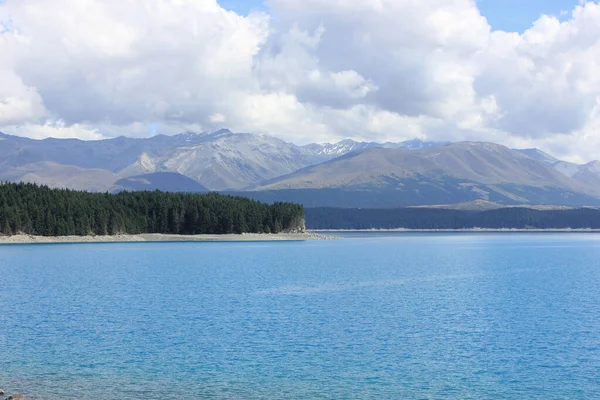 Pukaki lago azul profundo en Nueva Zelanda — Foto de Stock