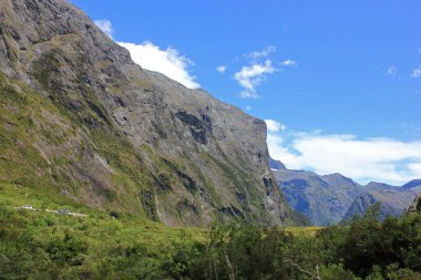 Milford Sound 'a doğru gidiyor.