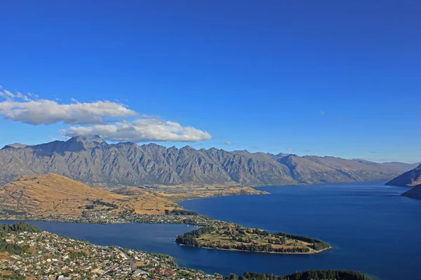 Lago wakatipu com alturas kelvin e Queenstown — Fotografia de Stock