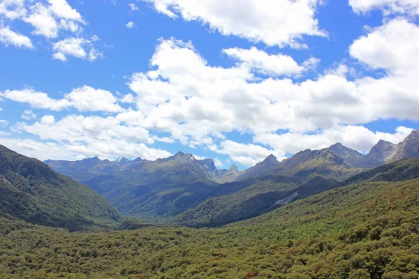 Vista hacia el sonido de Milford, vista desde la autopista — Foto de Stock