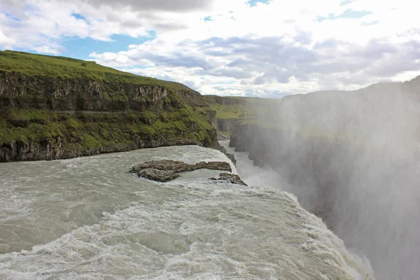 Огромный водопад гульфосса в леднике — стоковое фото