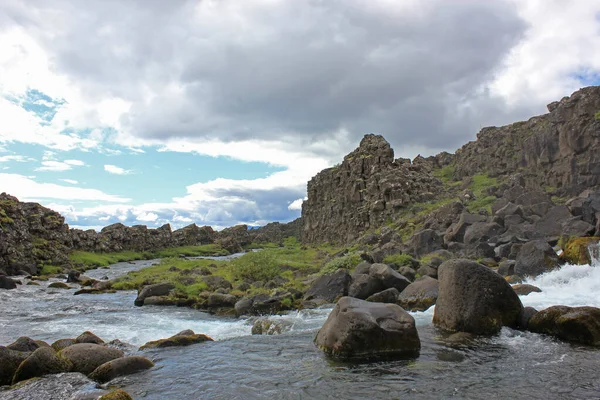 Πισίνα στο εθνικό πάρκο thingvellir στην Ισλανδία — Φωτογραφία Αρχείου