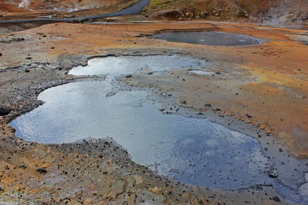 Piscinas de agua caliente en seltun — Foto de Stock