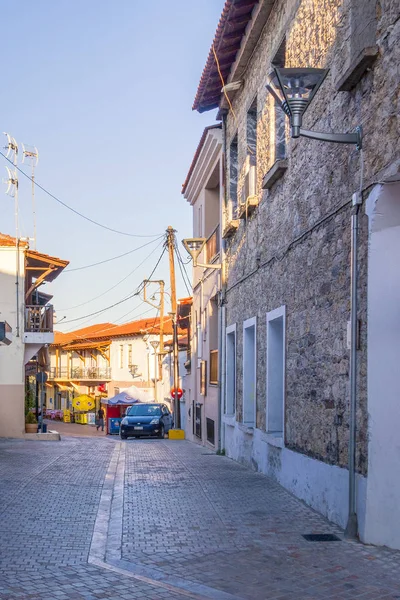 Agios Nikolaos Chalkidiki Grécia Setembro 2017 Rua Com Edifícios Antigos — Fotografia de Stock