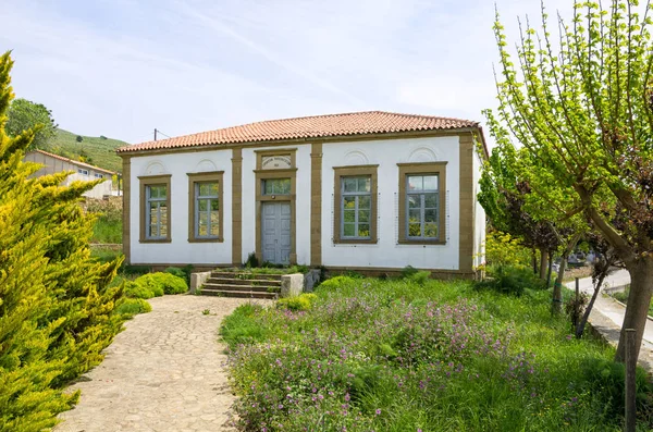 2019年4月27日 希腊莱姆诺斯岛 1908年萨兰蒂奥斯学校的历史建筑 位于科尔诺斯村 — 图库照片