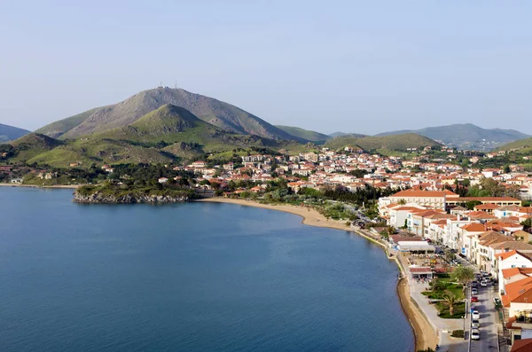 Myrina köyüne çarpıcı bir görünüm, Lemnos adası, Yunanistan, eski kaleden görüldüğü gibi