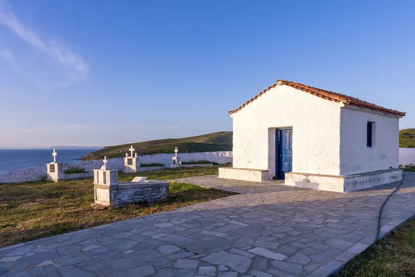 Cementerio Isla Agios Efstratios Con Vistas Puerto Colores Cálidos Atardecer —  Fotos de Stock