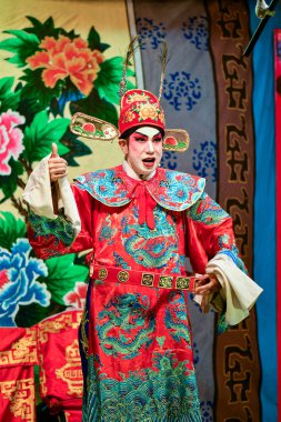 Tam makyaj ile Çin Opera aktör ve aktris