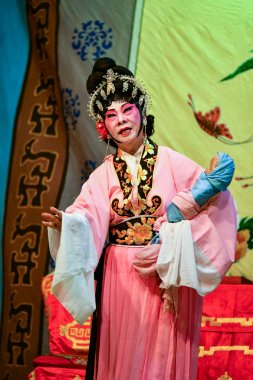 Tam makyaj ile Çin Opera aktör ve aktris