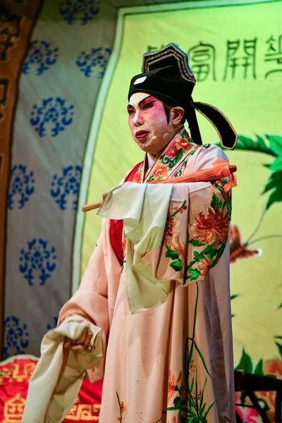 Actor y actriz de ópera china con maquillaje completo —  Fotos de Stock