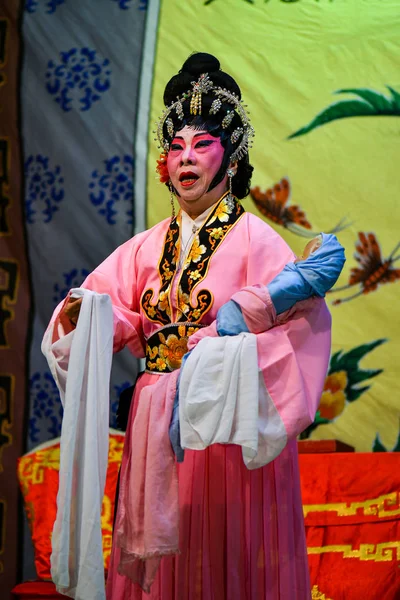 Actor y actriz de ópera china con maquillaje completo —  Fotos de Stock