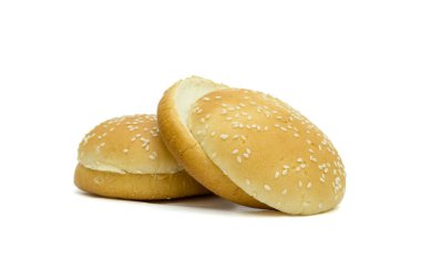 Beyaz arkaplanda izole edilmiş hamburger ekmeği