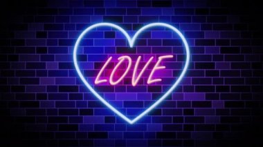 Karanlıkta kalp işareti olan bir aşk mektubu. Sevgililer Günü 'nde tuğla kiremitler ve arka planda neon kaplama. Sevgililer Günü modern konsepti.