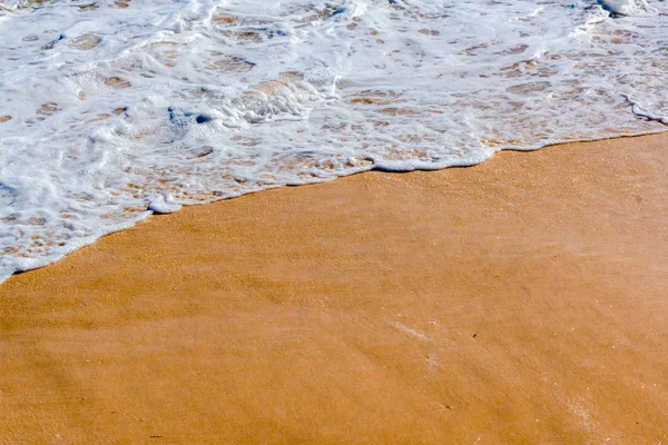 Ηρεμία κύματα στην παραλία — Φωτογραφία Αρχείου