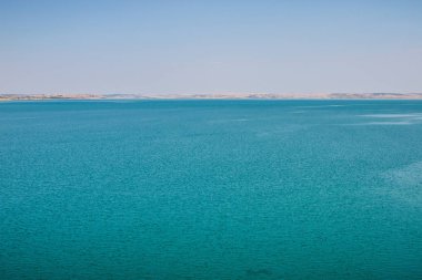 Soyutlama güneşli bir günde güzel dağ ve deniz - Türkiye Adıyaman. 