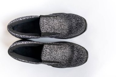 Beyaz arka planda izole edilmiş özel iş ayakkabıları. Endüstriyel fabrikalarda çalışmak için güvenli ayakkabılar. Üst Manzara. Boşluğu kopyala.