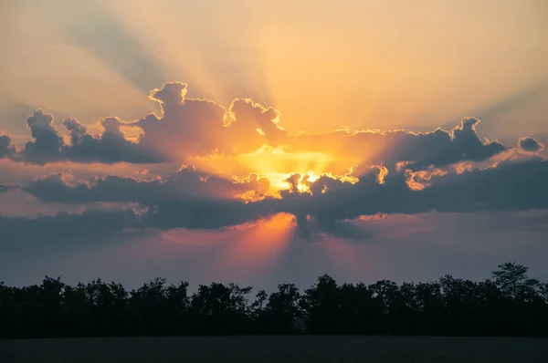 Gün batımı güzel gökyüzü güneş bulutlar