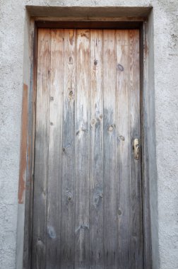 eski bir ev, ahşap kapı