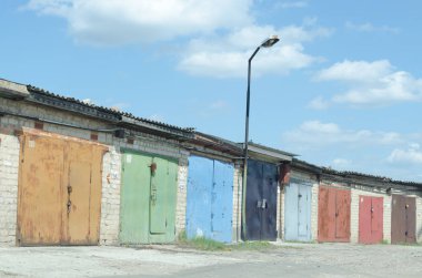 depoların birçok eski kapı