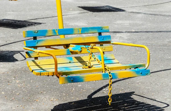 Houten stoelen van een draaimolen — Stockfoto