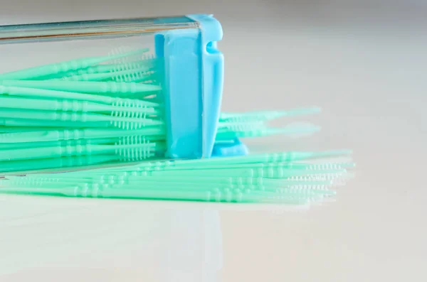 Spazzolini da denti per spazi interdentali da vicino. Concetto di igiene orale . — Foto Stock