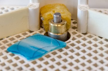 Vitray için Mini Taşınabilir Öğütücü Makinesi. Sanat cam çalışmaları için araçlar.