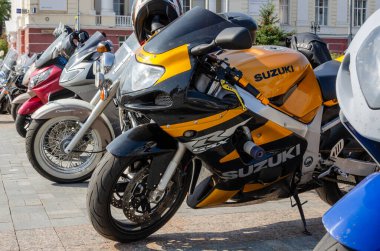 Oryol, Rusya, Eylül 2019: Merkez şehir meydanında her yıl düzenlenen motosiklet sergisi ve motosikletlilerin geçit töreni