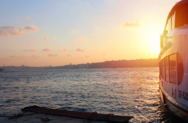 Istanbul 'dan günbatımı feribotu 