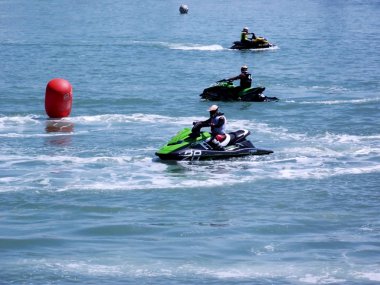 Cadiz 'in başkenti Endülüs' te yarışan jet ski yarışçıları. İspanya. Avrupa. 23 Eylül 2018 'den