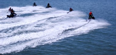 Cadiz 'in başkenti Endülüs' te yarışan jet ski yarışçıları. İspanya. Avrupa. 23 Eylül 2018 'den