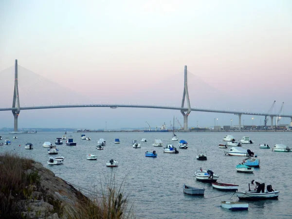 Fischerboote Bei Sonnenuntergang Der Puente Constitucion Genannt Pepa Der Bucht — Stockfoto