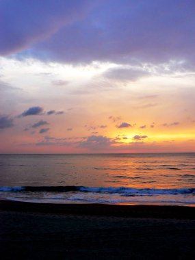 Cadiz şehri, Andalusia Körfezi kıyısında günbatımı. İspanya. Europe