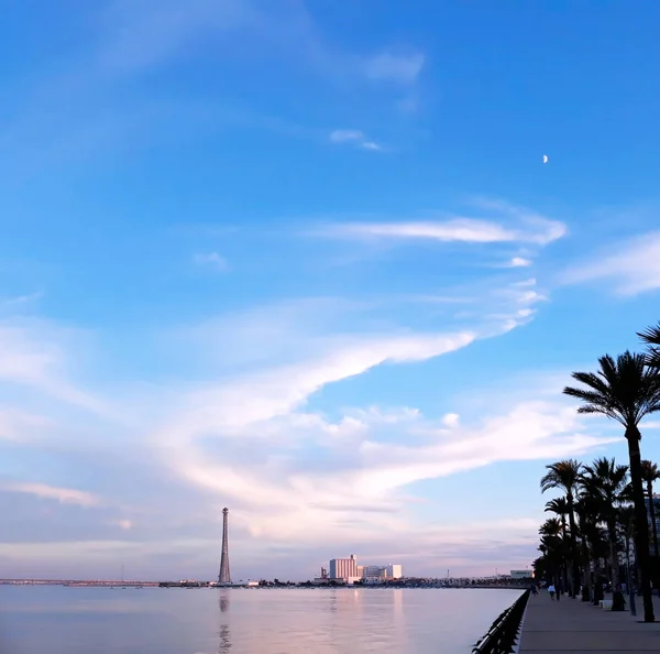 Cadiz şehri, Andalusia Körfezi kıyısında günbatımı. İspanya. Europe.