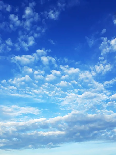 Endülüs 'ün Cadiz şehrinde bulutlar. İspanya. Avrupa.