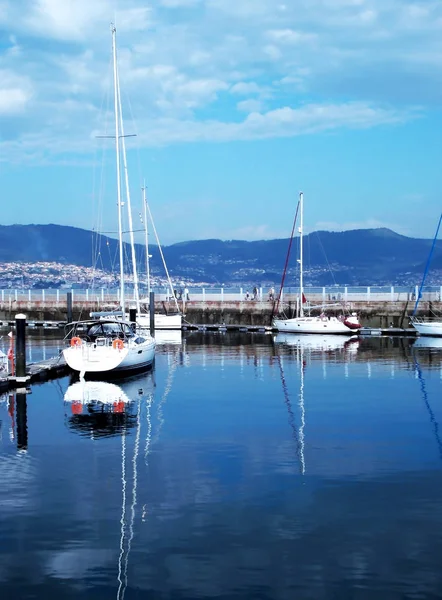 ヴィーゴ ガリシアの港でヨット スペイン ヨーロッパ — ストック写真