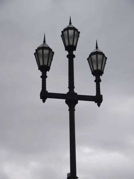 Straat Lamp Verlicht Bij Zonsondergang Hoofdstad Van Cadiz Andalusië Spain — Stockfoto