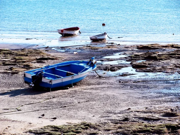 Рыбацкие Лодки Пляже Калета Заливе Столицы Андалусии Кадиса Испании Европа — стоковое фото